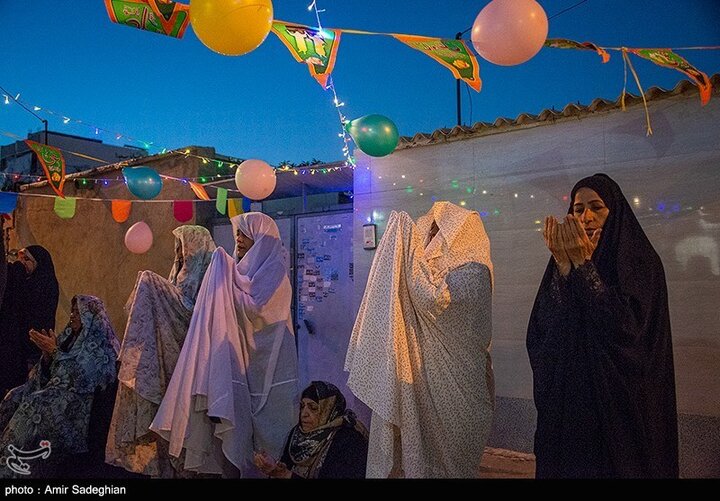 Li taxa Qibla ya Şîrazê merasîmeke fitarê ya hêsan