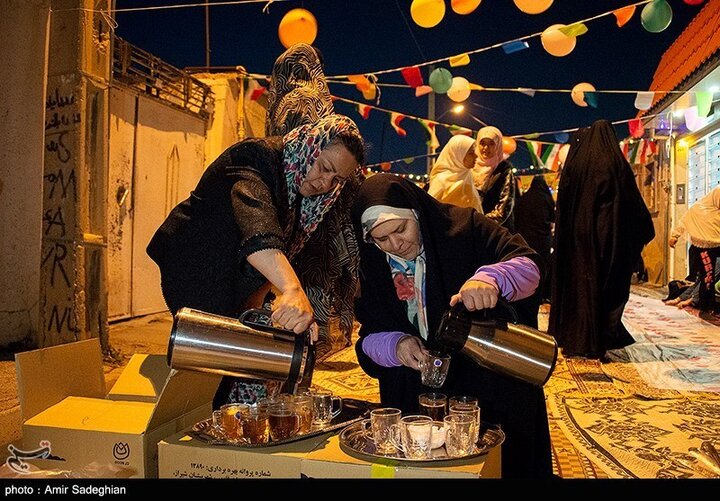 Li taxa Qibla ya Şîrazê merasîmeke fitarê ya hêsan