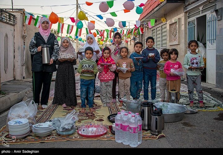 Li taxa Qibla ya Şîrazê merasîmeke fitarê ya hêsan
