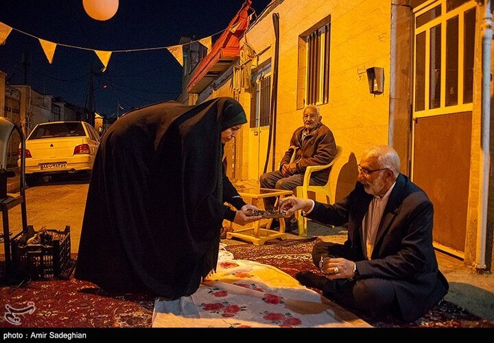 Li taxa Qibla ya Şîrazê merasîmeke fitarê ya hêsan