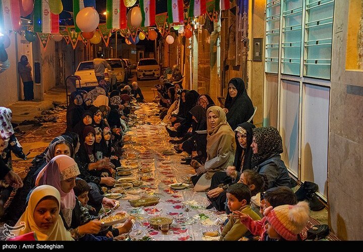Li taxa Qibla ya Şîrazê merasîmeke fitarê ya hêsan