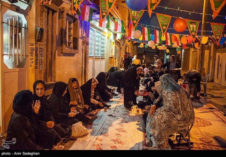 Li taxa Qibla ya Şîrazê merasîmeke fitarê ya hêsan