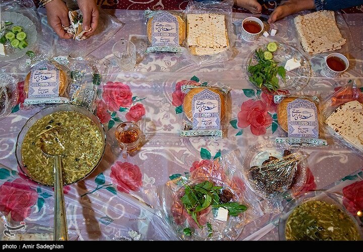 Li taxa Qibla ya Şîrazê merasîmeke fitarê ya hêsan