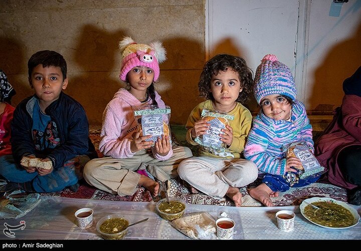 Li taxa Qibla ya Şîrazê merasîmeke fitarê ya hêsan