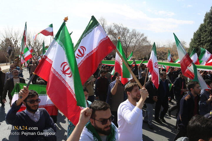 تجمع دانشجویان دانشگاه صنعتی اصفهان در محکومیت جنایات آمریکا و اسرائیل