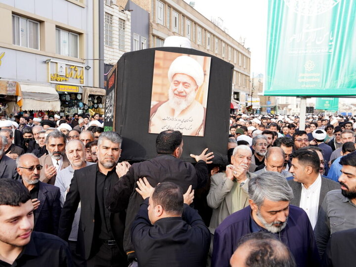 تشییع پیکر آیت‌الله مامقانی در حرم حضرت فاطمه معصومه(س)