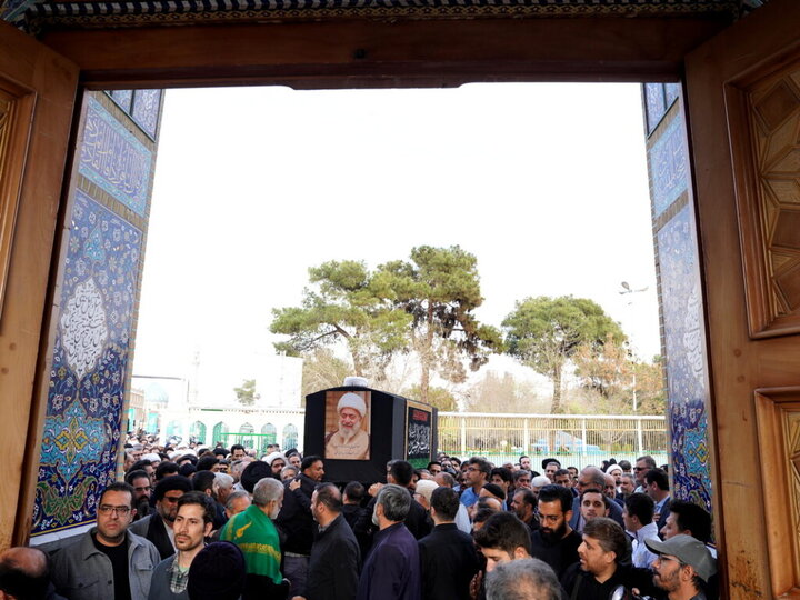 تشییع پیکر آیت‌الله مامقانی در حرم حضرت فاطمه معصومه(س)