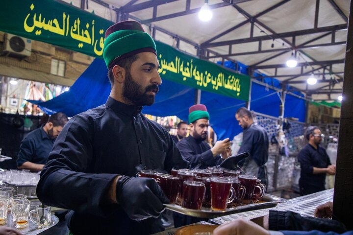 تقرير مصور/ شعبةُ السادة الخدم تقدم الخدمات لزائري مرقد أبي الفضل العباس (عليه السلام)