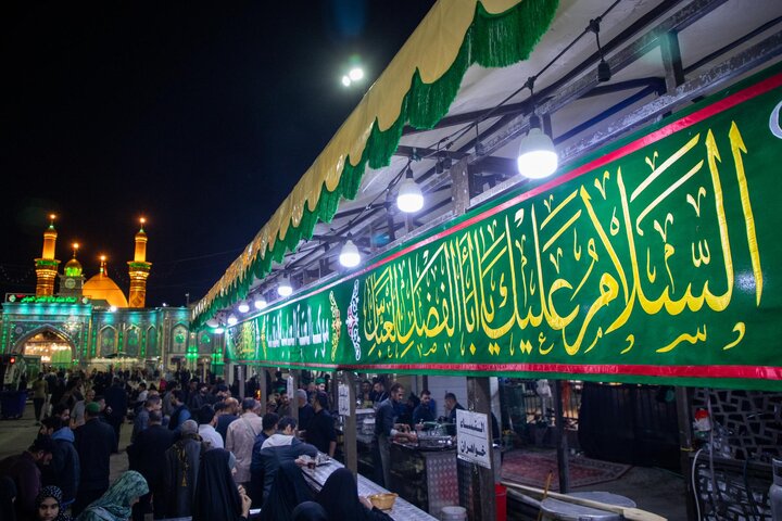 تقرير مصور/ شعبةُ السادة الخدم تقدم الخدمات لزائري مرقد أبي الفضل العباس (عليه السلام)