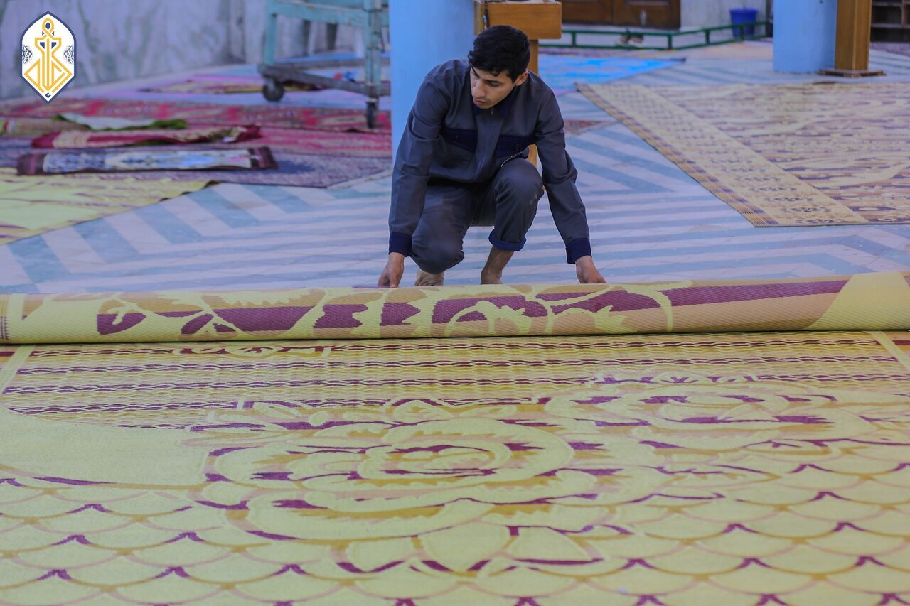 تنظیف مساجد و حسینیه‌های کاظمین، توسط تیم‌های خدماتی حرم مطهر کاظمین(ع) + عکس