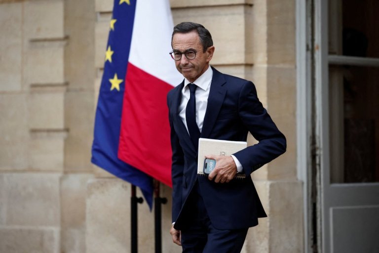 اظهارات وزیر کشور فرانسه در مورد «هویت سکولار» جنجال‌آفرین شد