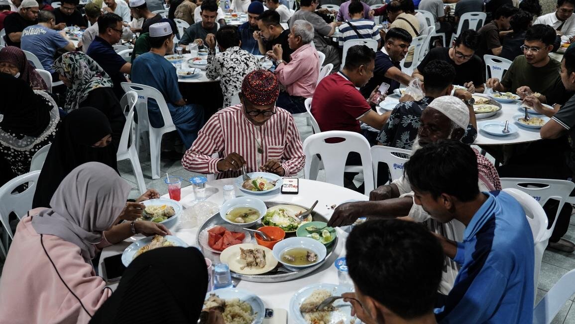 集体开斋宴；斋月里的团结友爱盛宴 + 图片