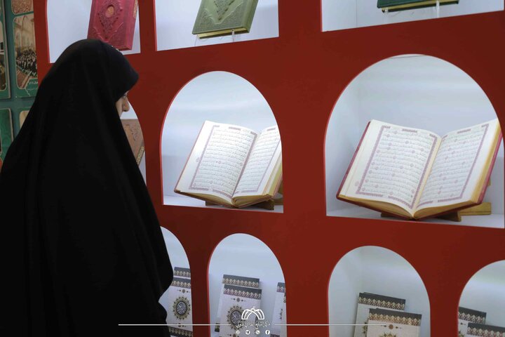 تقرير مصور/ مؤلفات قرآنية ونتاجات بحثية للعتبة الحسينية في معرض طهران الدولي للقرآن الكريم بدورته الـ(33)
