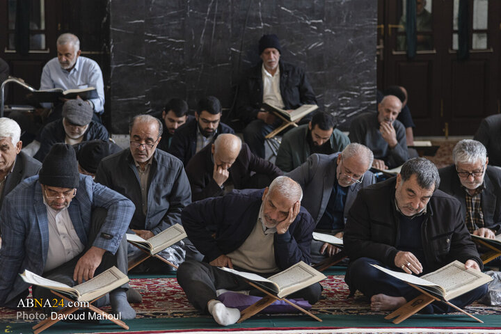 تقرير مصور/ ختمة قرآنية رمضانية في حرم الإمام الرضا (ع) بمدينة مشهد