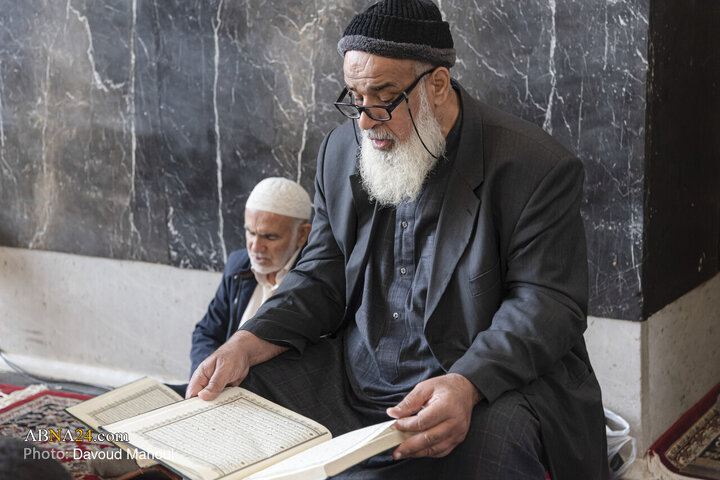تقرير مصور/ ختمة قرآنية رمضانية في حرم الإمام الرضا (ع) بمدينة مشهد