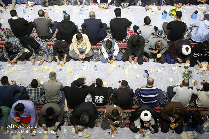 Foto / Hz. Fatıma Masume'nin (s.a) Hareminde İftar Kareleri