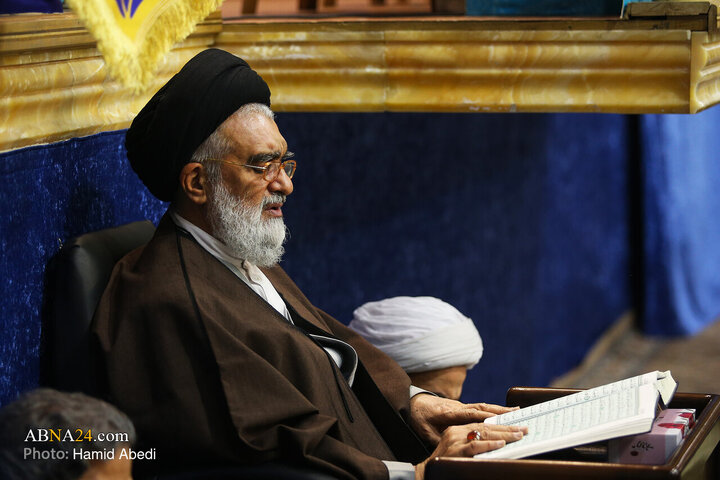 جزءخوانی قرآن کریم در حرم مطهر بانوی کرامت