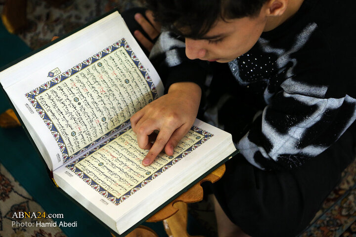 جزءخوانی قرآن کریم در حرم مطهر بانوی کرامت