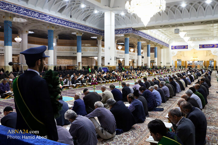 جزءخوانی قرآن کریم در حرم مطهر بانوی کرامت