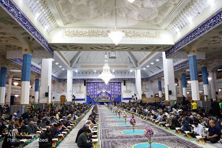 جزءخوانی قرآن کریم در حرم مطهر بانوی کرامت