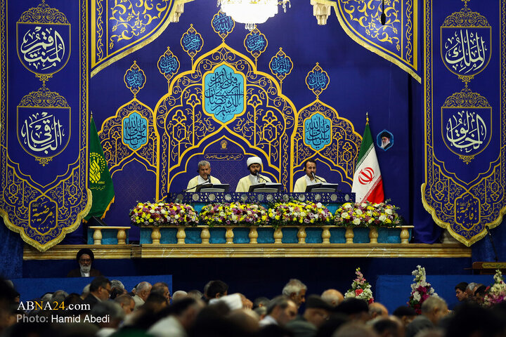 جزءخوانی قرآن کریم در حرم مطهر بانوی کرامت