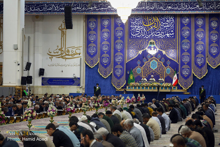 جزءخوانی قرآن کریم در حرم مطهر بانوی کرامت