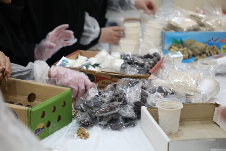 بازدید آیت‌الله سعیدی از روند آماده‌سازی افطاری حرم حضرت معصومه(س)