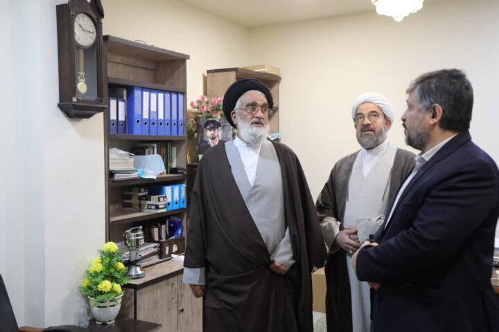 بازدید آیت‌الله سعیدی از روند آماده‌سازی افطاری حرم حضرت معصومه(س)