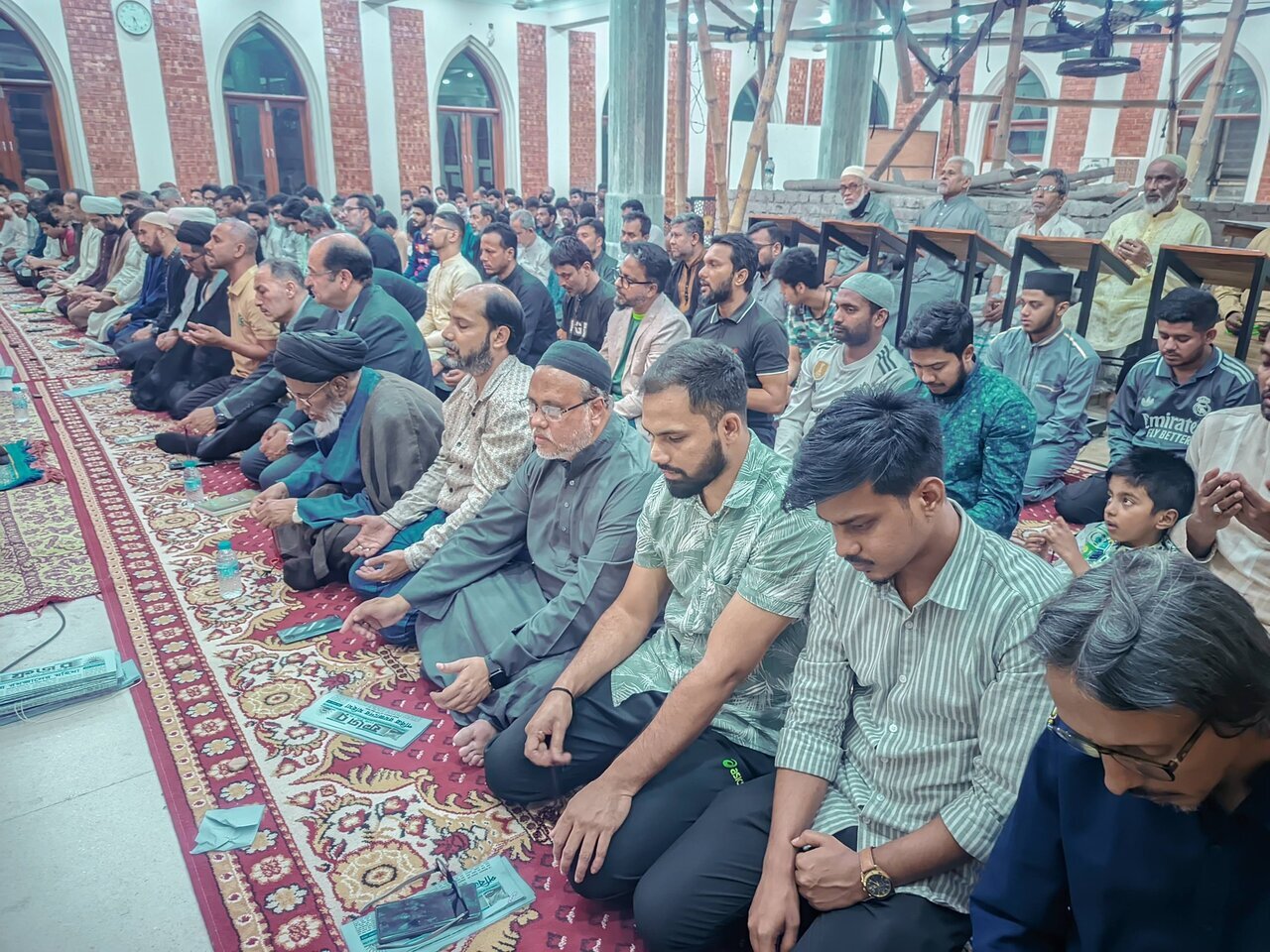 سفیر ایران در داکا در مجلس یادبود مرحوم حجت‌الاسلام اشرف‌العالم حضور یافت + عکس