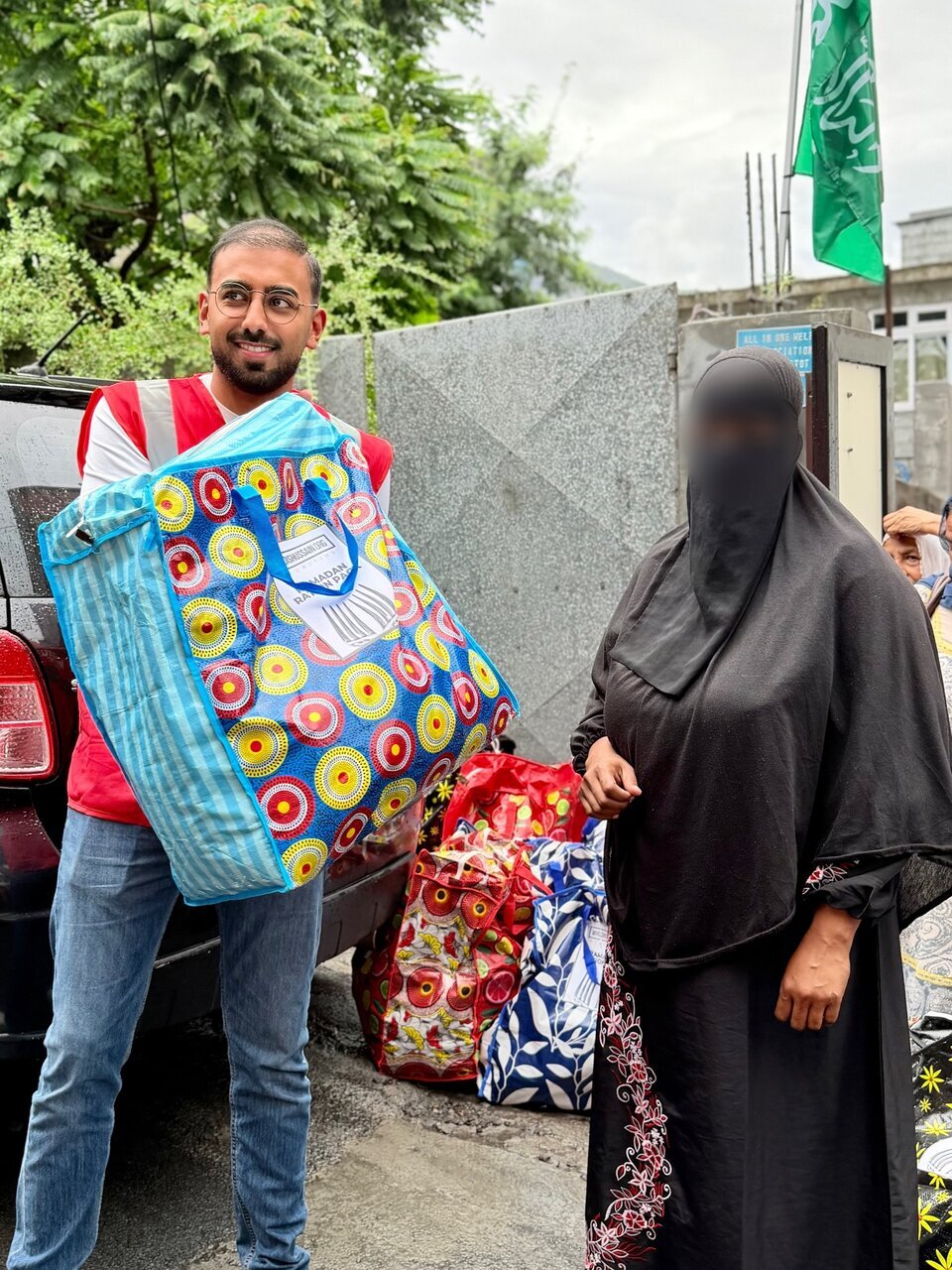 توزیع بستههای رمضانی توسط داوطلبان سازمان »حسین کیست؟« در جزیره موریس + عکس