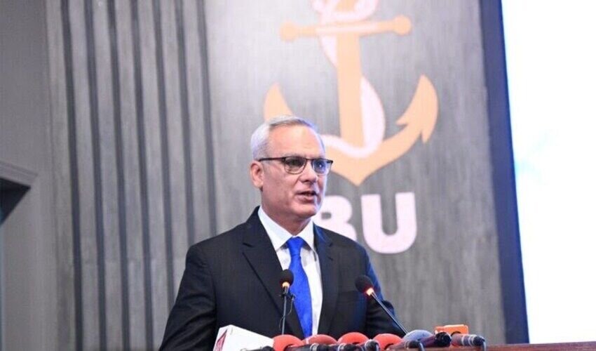 ایران سے تصادم امریکہ کے لیے نقصان دہ ہوگا:سابق پاکستانی سفارتکار