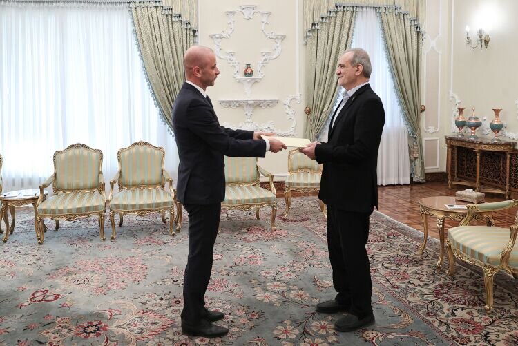 Президент Пезешкијан: Сионист режими Ливанын вә реҝионун гејри-сабитлијинә гаршы әсас проблемдир