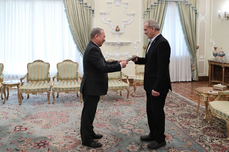 Şanxay və Avrasiya əməkdaşlıq platformaları regional əlaqələrin inkişafı üçün qızıl fürsətdir! D. Pezeşkiyan