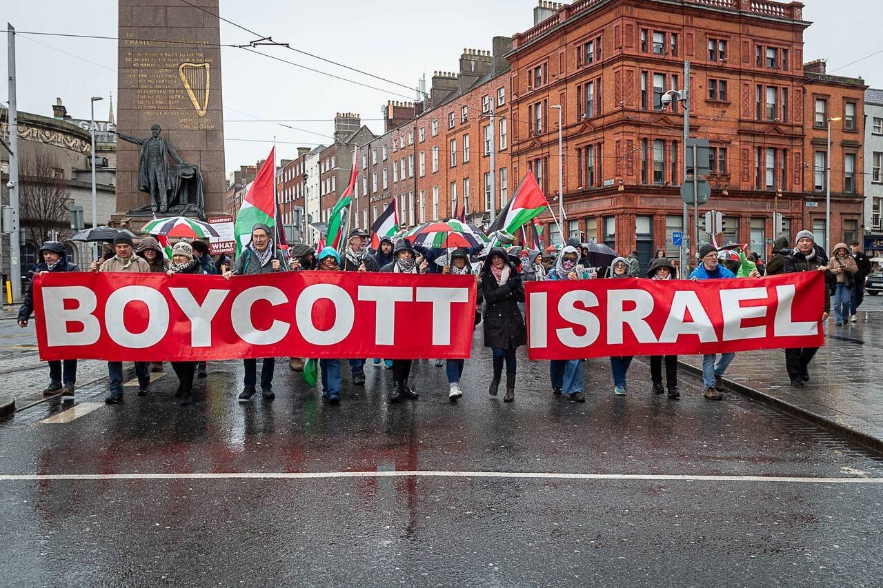 Des manifestants exigent que le gouvernement irlandais mette fin à sa complicité avec le régime sioniste dans le génocide à Gaza
