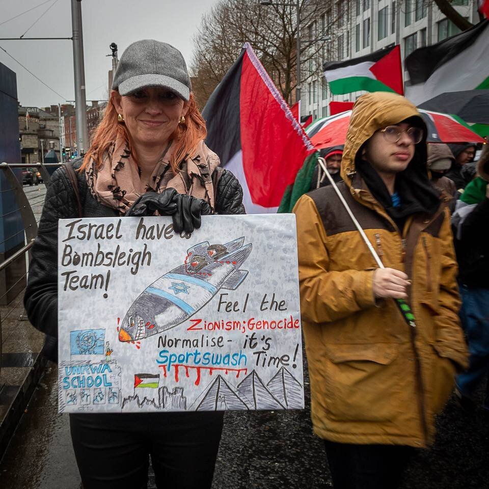 I manifestanti chiedono al governo irlandese di porre fine alla complicità con il regime sionista nel genocidio di Gaza