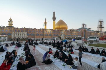 تقرير مصور/ مضيف العتبة العسكرية يستضيف الصائمين على موائد الافطار في حرم الإمامين العسكريين(ع)