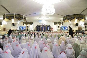 ইমাম রেযা (আ.)-এর পবিত্র মাজারে প্রথম বছরের রোজাদারদের জন্য ইফতার আয়োজন