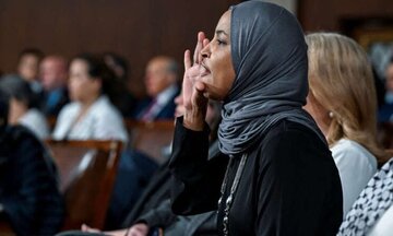 Reaksi Ilhan Omar Terhadap Layanan Kasar Terhadap Seorang Wanita Muslim Semasa Ucapan Trump