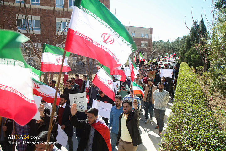 تجمع دانشجویان دانشگاه قم در محکومیت اهانت به پرچم ایران