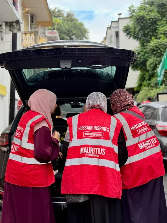 Informe fotográfico | Los voluntarios de Who is Hussain distribuyen paquetes de alimentos de Ramadán en Valle Pitot, en la isla Mauricio