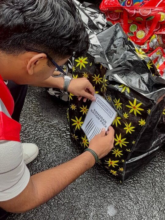 Informe fotográfico | Los voluntarios de Who is Hussain distribuyen paquetes de alimentos de Ramadán en Valle Pitot, en la isla Mauricio