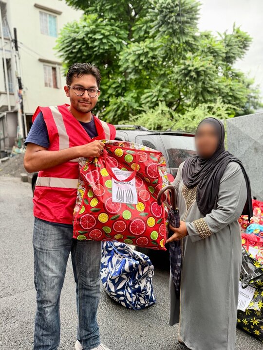 Informe fotográfico | Los voluntarios de Who is Hussain distribuyen paquetes de alimentos de Ramadán en Valle Pitot, en la isla Mauricio