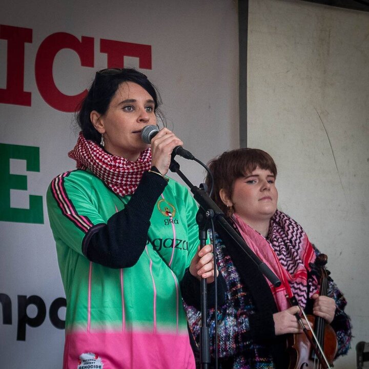 Informe fotográfico | Manifestantes instan al Gobierno irlandés a poner fin a su complicidad en el genocidio de Israel en Gaza
