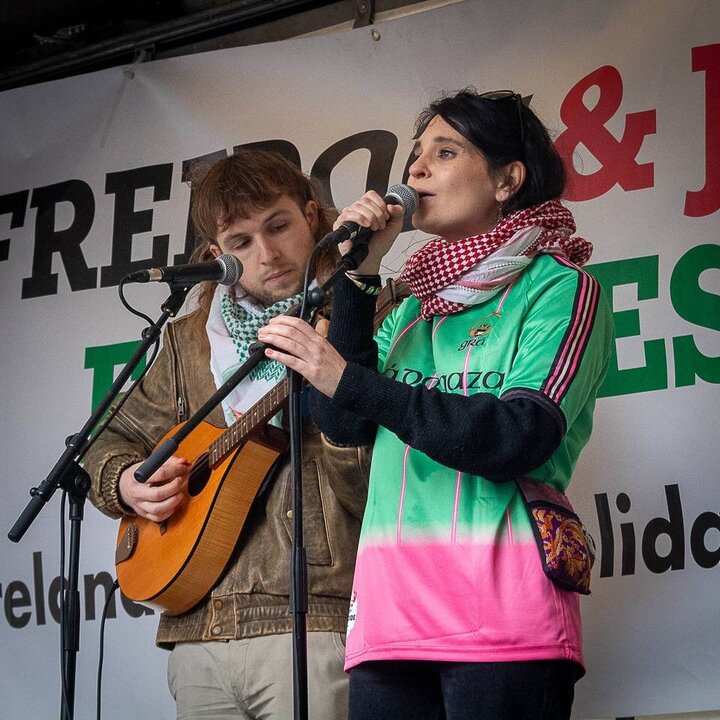Informe fotográfico | Manifestantes instan al Gobierno irlandés a poner fin a su complicidad en el genocidio de Israel en Gaza