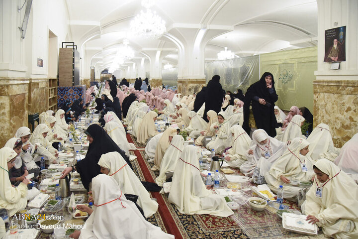 Informe fotográfico | Banquete de iftar para las niñas primerizas en el ayuno en el Santuario del Imán Reza