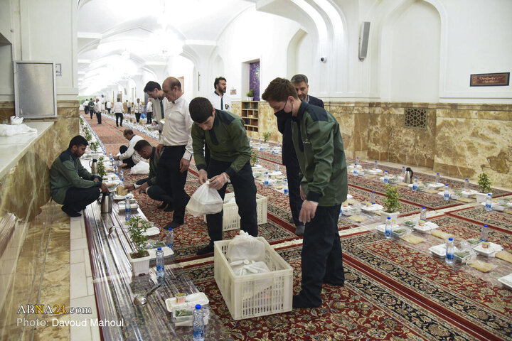 Informe fotográfico | Banquete de iftar para las niñas primerizas en el ayuno en el Santuario del Imán Reza