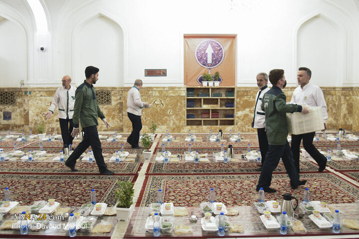 Informe fotográfico | Banquete de iftar para las niñas primerizas en el ayuno en el Santuario del Imán Reza