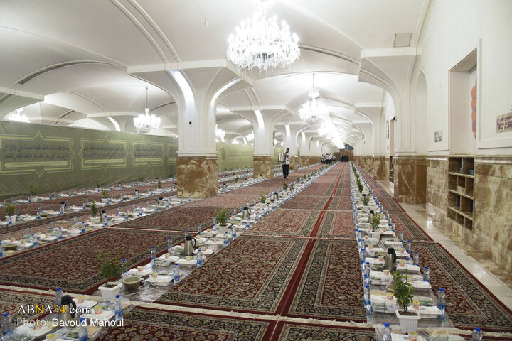 Informe fotográfico | Banquete de iftar para las niñas primerizas en el ayuno en el Santuario del Imán Reza