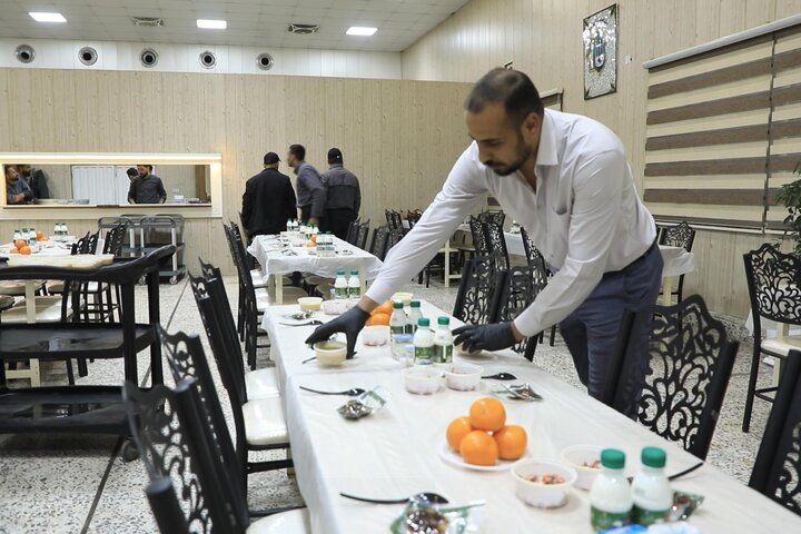 تقرير مصور/ تقديم وجبات الإفطار للزائرين في ليالي الجمعة من شهر رمضان على طريق كربلاء - بغداد