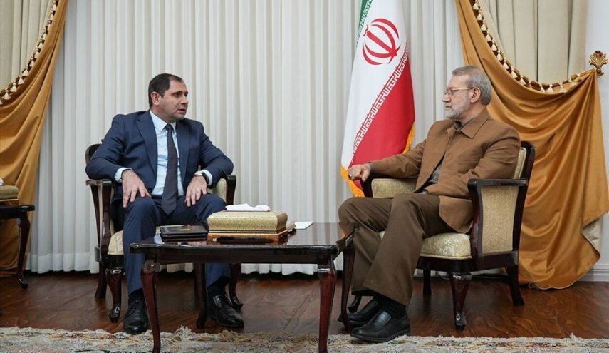 لاريجاني ووزير الدفاع الأرميني يبحثان تعزيز التعاون الأمني والسلام في القوقاز